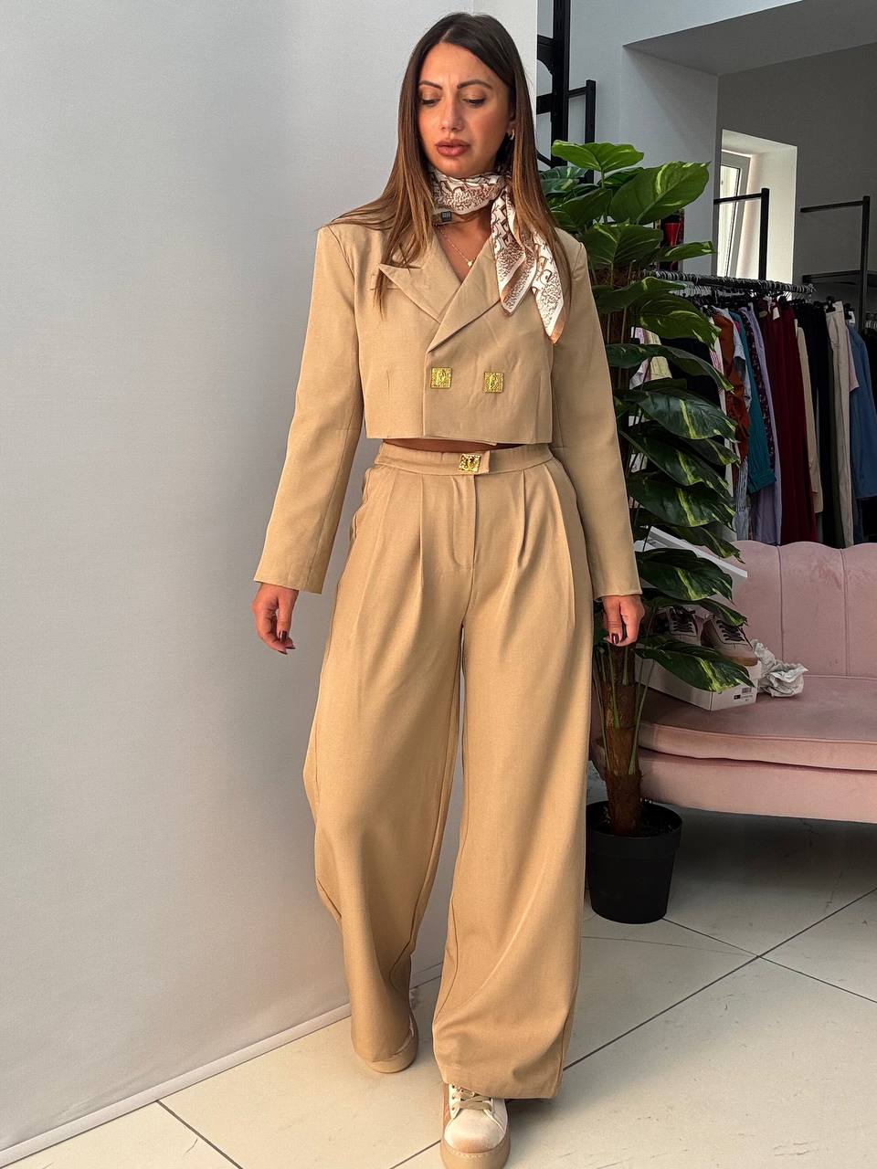 photo_5915762158669516248_y